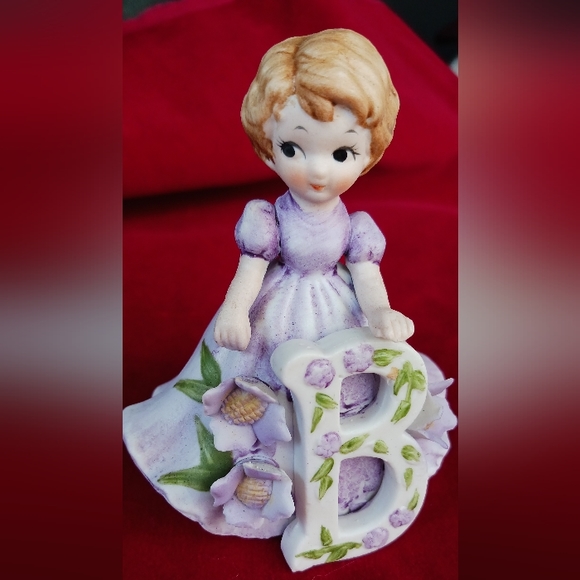 CERAMIC GIRL FIGURINE LETTER B LAVENDER 3.5" TALL, DELICATE VINTAGE FLOWER DRESS - Picture 7 of 7